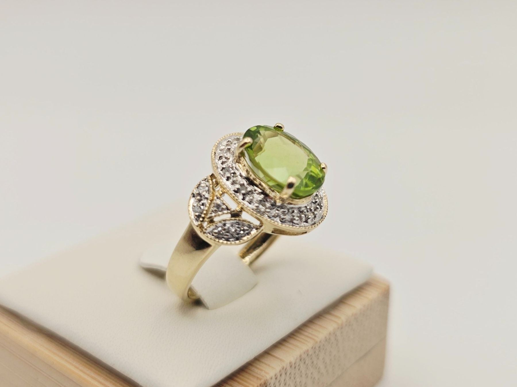 Gold Ring 585 Gold Peridot 22 Brillanten 14 KT Gr 50