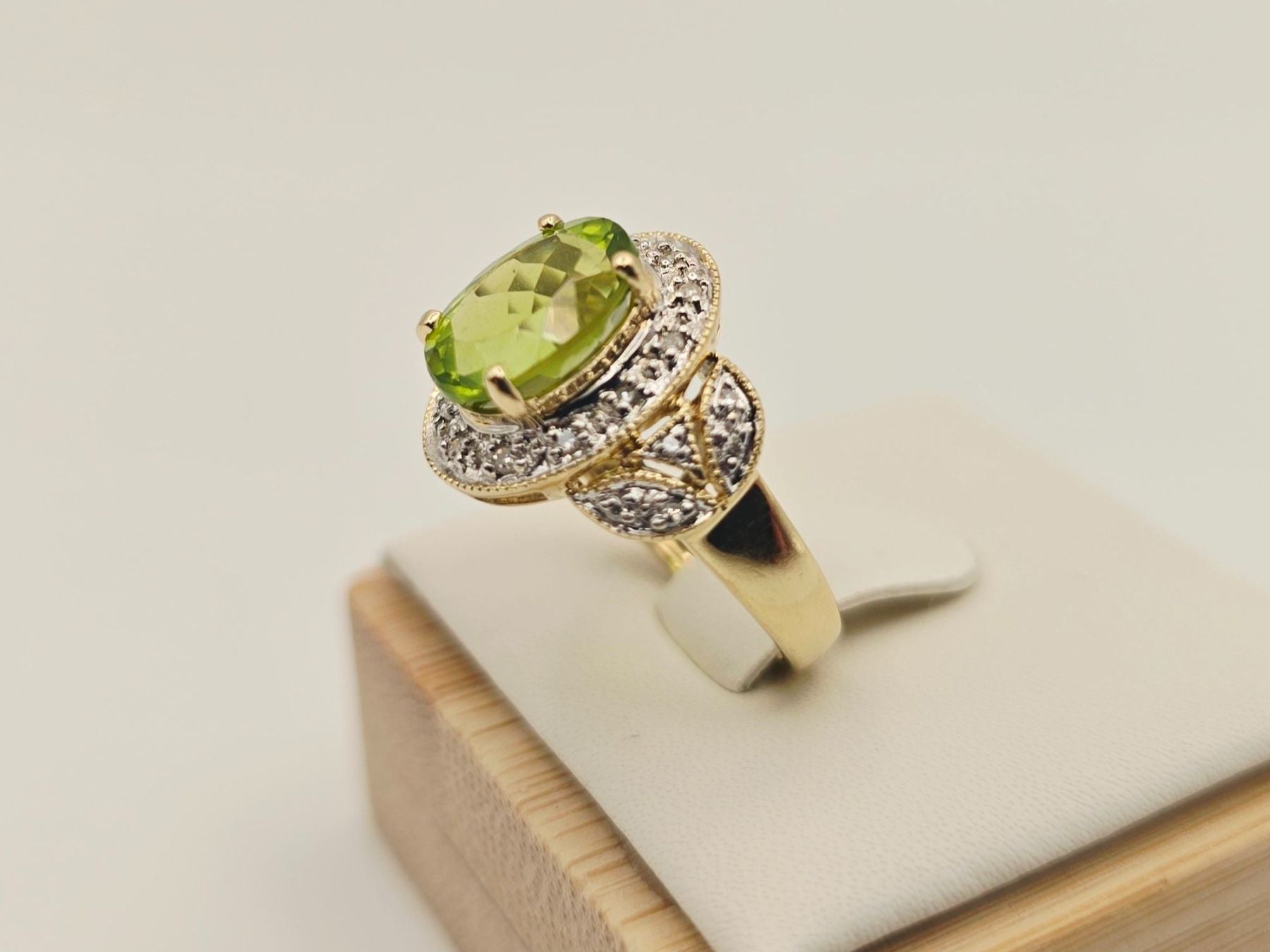 Gold Ring 585 Gold Peridot 22 Brillanten 14 KT Gr 50