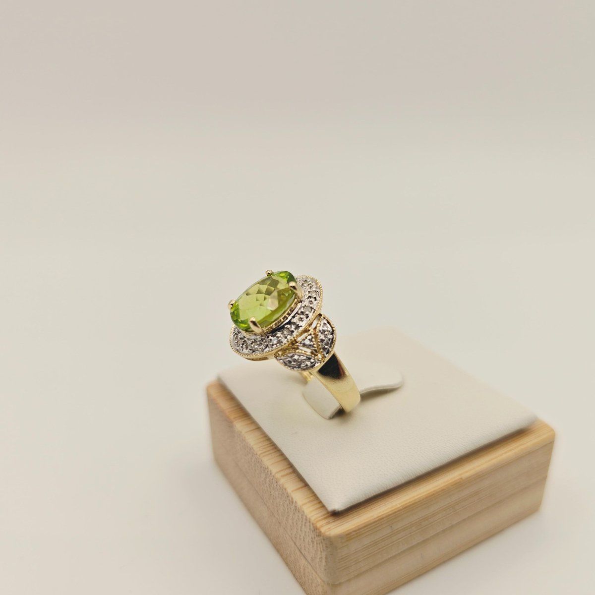 Gold Ring 585 Gold Peridot 22 Brillanten 14 KT Gr 50