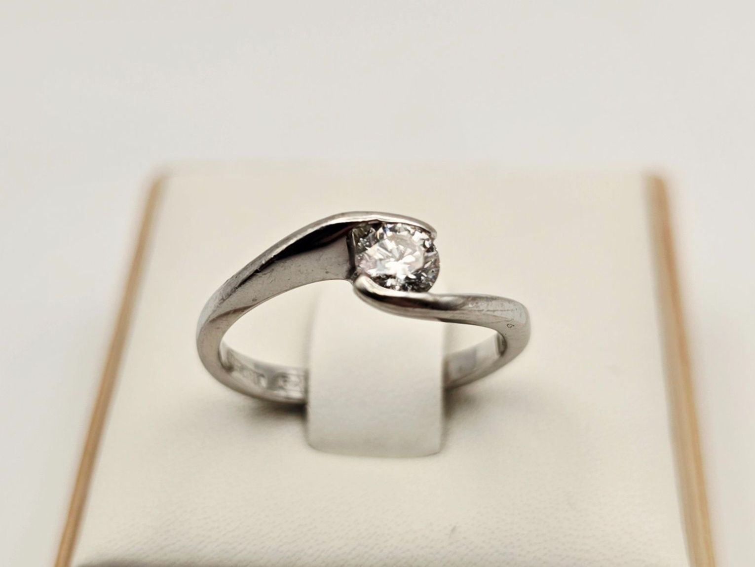 Gold Ring 750 Gold 18 KT Brillant Solitaire 0.28 ct Gr 50
