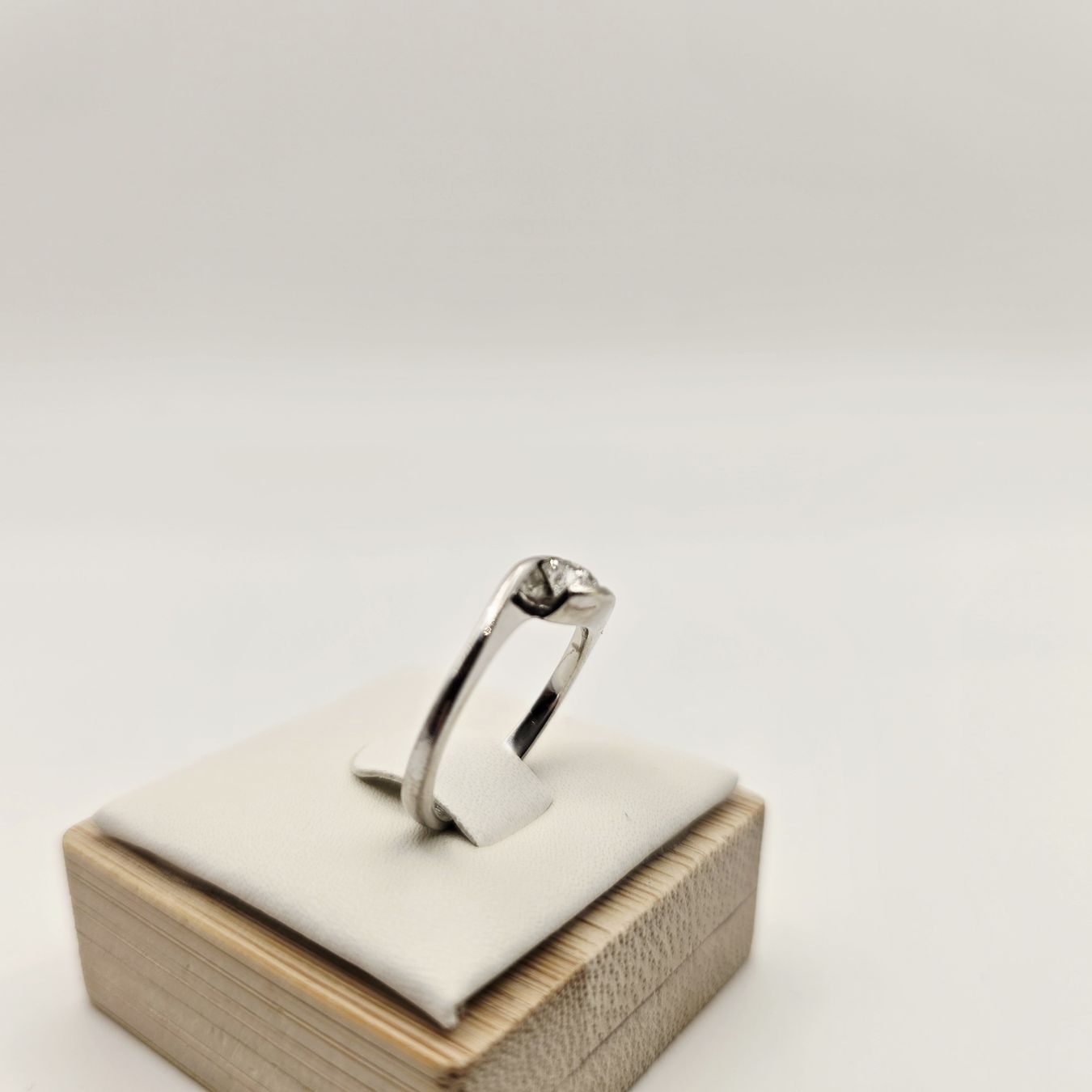Gold Ring 750 Gold 18 KT Brillant Solitaire 0.28 ct Gr 50